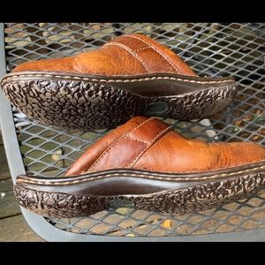 FREE SHIPPING! Born brown leather mules size 6